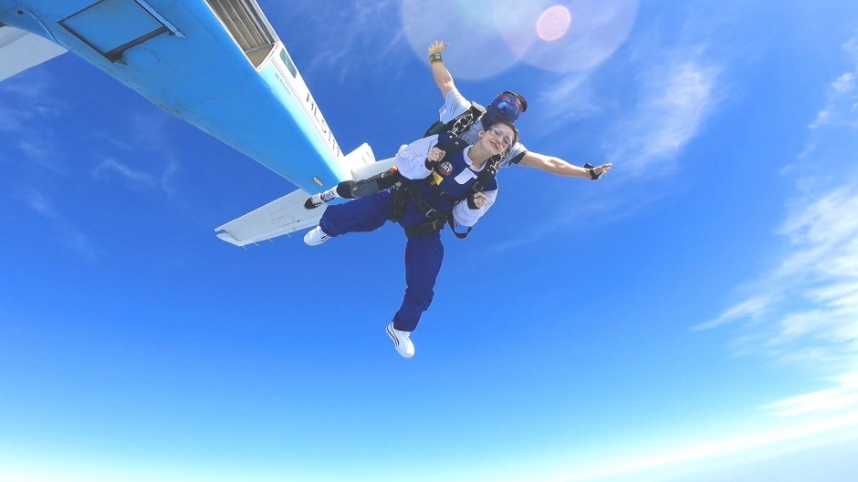 Jumpint out from the Air plane for Skydiving in Korea 한국 스카이 다이빙